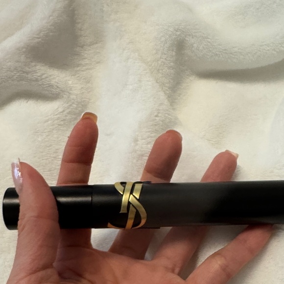 Yves Saint Laurent Luxurious Black and Gold Mascara - Picture 2 of 5